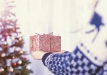 Россияне перечислили самые нежеланные новогодние подарки, в числе которых оказались кружки и носки.
