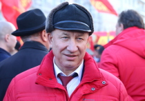 Депутат Госдумы от КПРФ Валерий Рашкин перенес операцию на правом глазу