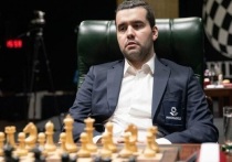 Гроссмейстер из России Ян Непомнящий сыграл вничью с чемпионом мира норвежцем Магнусом Карлсеном в пятой партии матча за мировую шахматную корону