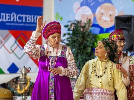 Астраханские пенсионеры попрощались с осенью