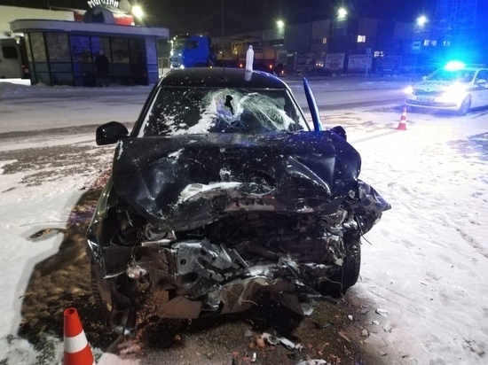 Водитель ВАЗа попал в больницу после тройного ДТП в Новом Уренгое