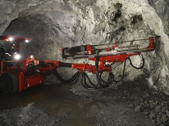 На руднике в Дальнегорске произошло обрушение породы: один человек под завалами