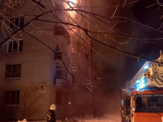Из-за пожара в Кузьмолово 30 жителей вывели в мороз на улицу