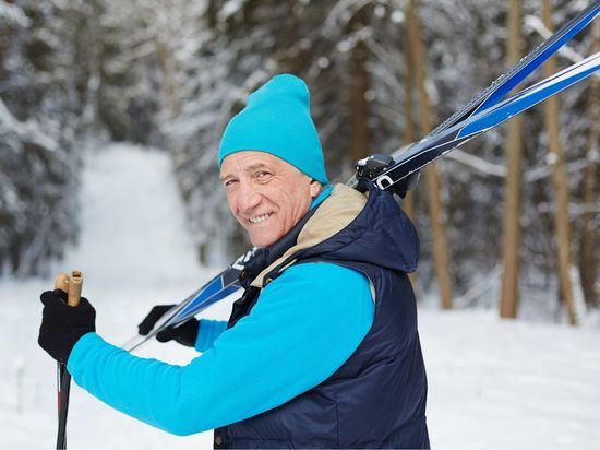 Петербуржцам разрешили бесплатно провозить в электричках лыжи и сноуборды
