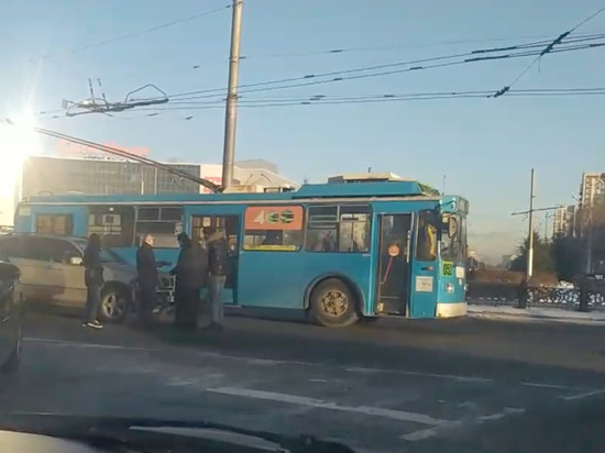 В Новокузнецке из-за аварии образовалась пробка