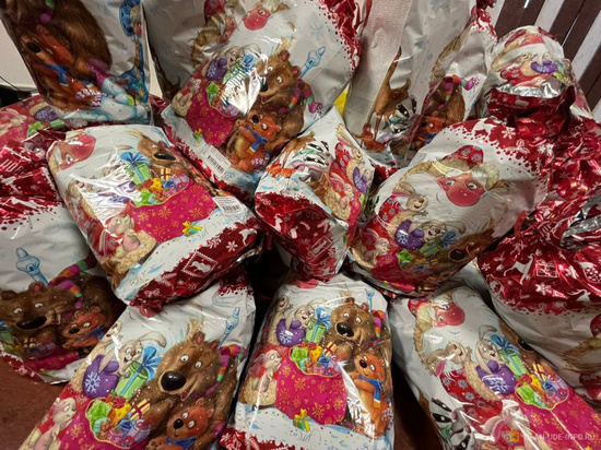 В Улан-Удэ передали 200 новогодних подарков детям, оказавшимся в трудной ситуации