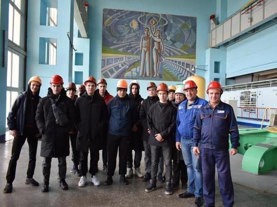 Гидроэнергетики организовали экскурсию для студентов на Ставрополье