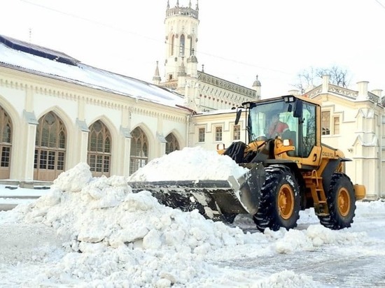 Более 44 тысяч кубометров снега вывезли из Петербурга