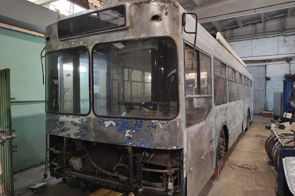 Три уже на маршрутах, еще шесть в ремонтных мастерских: в Костроме продолжают восстанавливать московские троллейбусы