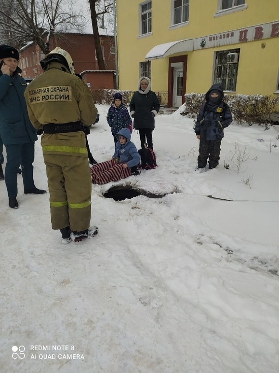 В Тверской области девочка провалилась в приоткрытый колодец