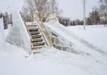 В новогоднем городке на площади Сахарова в этом году решили не устанавливать ледяные горки