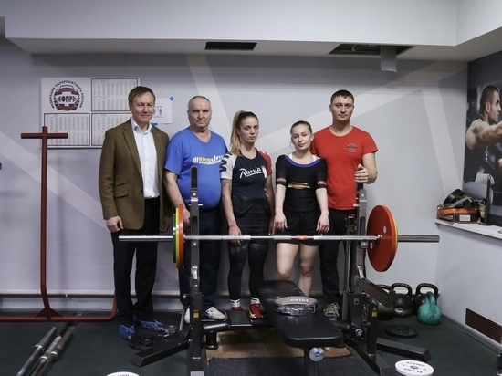 В Хакасии впервые закупили профессиональное оборудование для тяжелоатлетов