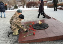 Сегодня, 3 декабря, около мемориального комплекса «Умершим от ран в госпиталях Улан-Удэ» сотрудники и военнослужащие Росгвардии по Бурятии почтили минутой молчания память советских и российских воинов, которые погибли в боевых действиях и остались с неизвестными именами
