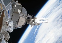 Роскосмос принял решение скорректировать орбиту МКС, чтобы избежать опасного сближения с американским космическим мусором