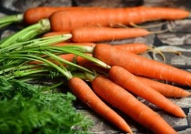Далеко не все биодобавки безопасны: ученые выявили вред от бета-каротина, который придает овощам и фруктам оранжевый и желтый цвет, сообщает Daily Express