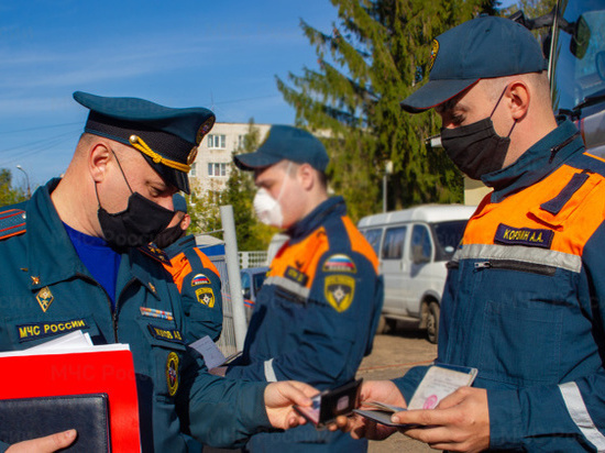 Тверской спасатель в свой выходной день вытащил мужчину из пожара
