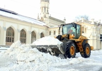 Петербург оказался во власти снежной стихии. Пока метеорологи обещают городу новые снегопады, в Комитете по благоустройству рассказали, как очищают улицы от разгула непогоды.