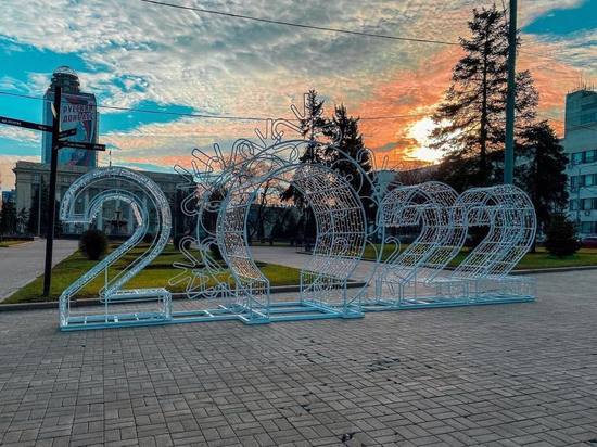 В центре Донецка появились первые новогодние декорации: ФОТО