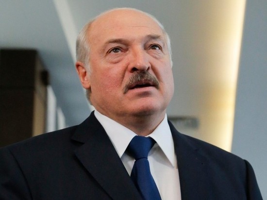 Лукашенко призвал западных дипломатов успокоиться и «положить чемоданы обратно»