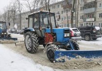 Как сообщает портал NVL, во Владивостоке борьба со снегом продолжается в режиме нон-стоп и ночью, и днем