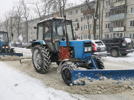К уборке снега во Владивостоке привлекают дополнительные силы