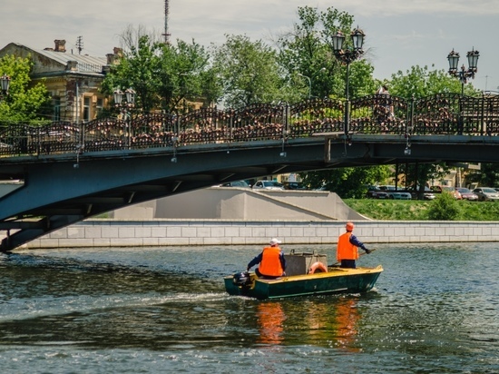 В центре Астрахани в реке Кутум обнаружили труп мужчины