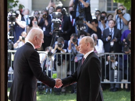 Помощник президента Ушаков рассказал, что обсудят Путин и Байден на саммите