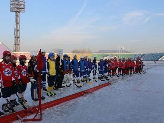 В Абакане стартовал городской турнир по хоккею с мячом