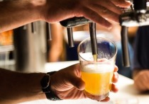Дефицит пенного напитка в барах предрекли российские пивовары