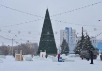 С 4 декабря в Барнауле перекрыли движение на площади Сахарова из-за строительства новогоднего городка