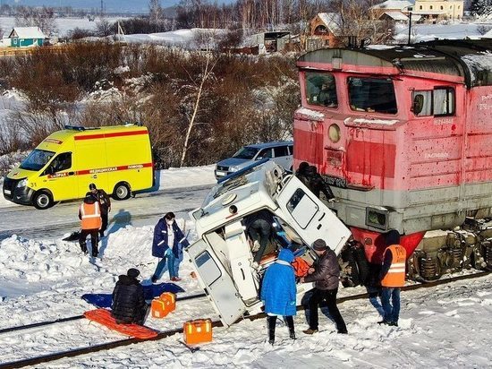 Под Комсомольском столкнулись локомотив и скорая есть жертвы
