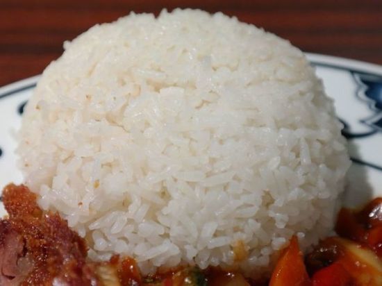 Как правильно солить рис: не все хозяйки об этом знают