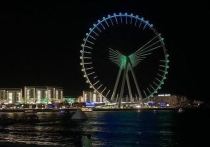 Самое большое в мире колесо обозрения в Дубае засияло цветами Сбера