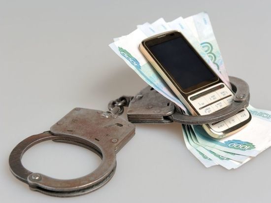 Жители Калининградской области подарили мошенникам больше 2 млн рублей