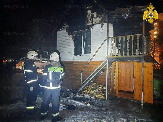 В Смоленске вечером сгорел второй этаж частной бани