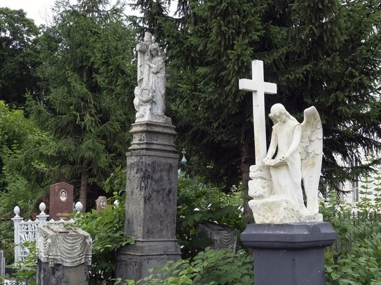 Реставраторы рассказали, почему ангелы скорби на Всехсвятском кладбище в Туле изменили внешний вид