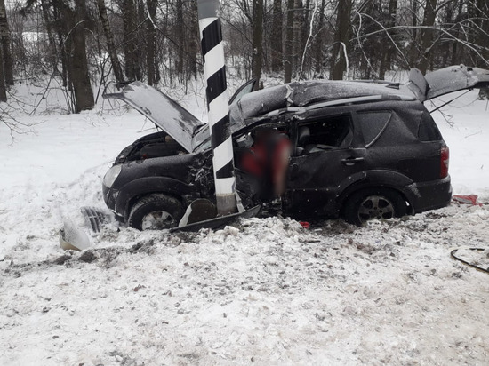 Серьезное ДТП в Тверской области: водителя заблокировало в автомобиле