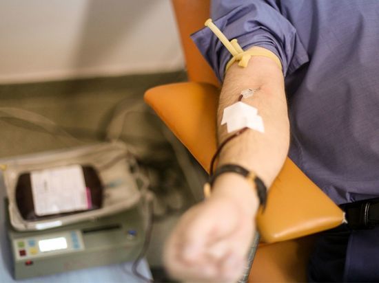 Волонтеры в Петербурге сдали почти две тысячи литров крови за 11 месяцев