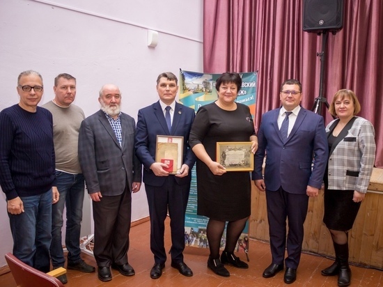Лихославльских студентов приехали поздравлять из правительства Тверской области