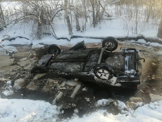 Водитель перевернувшегося в ледяной овраг авто погиб в Карелии