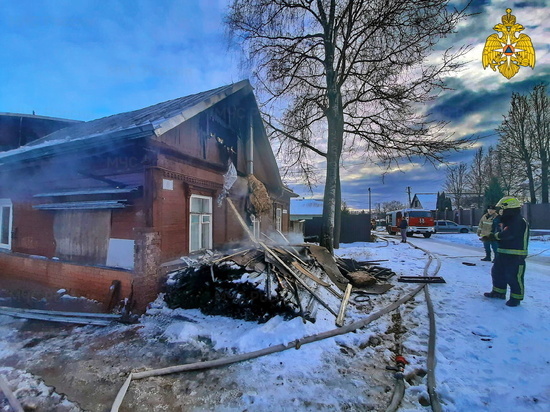 В Смоленске соседи помогли спасти от пожара дом на Кронштадтском переулке
