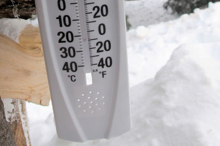 25 23 градуса. 23 Градуса. Столбики термометров в Челябинске. Столбик термометра в Самаре. Фото дерева в Мороз минус 20с в Нижнем Новгороде.