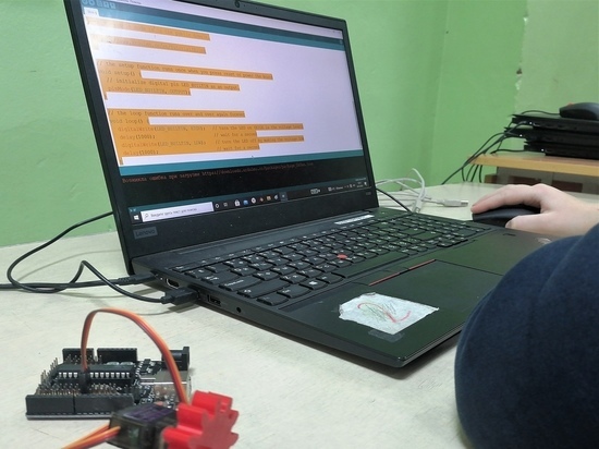 Школьников в Малой Вишере научили программировать роботов