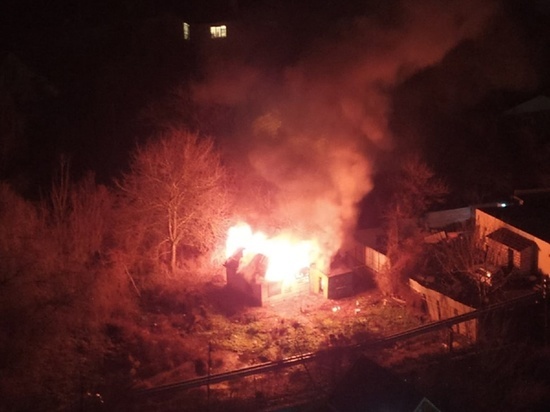 Частный дом сгорел в одном из садоводческих товариществ Ростова