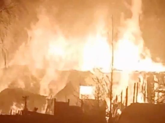 В Сясьстрое две старушки оказались в горящем доме