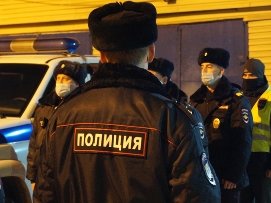 В Омске 19-летняя девушка переходила дорогу на красный свет и попала под колеса маршрутки
