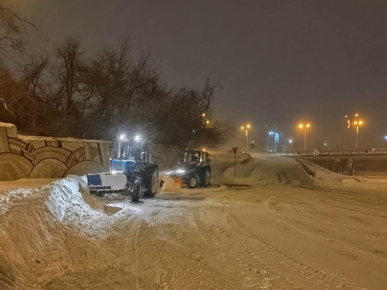 Водитель из Владивостока чуть не потерял машину из-за растаявшего снега
