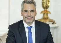 Новый канцлер Австрии Карл Нехаммер в понедельник, 6 декабря, принес присягу в ходе церемонии вступления в новую должность