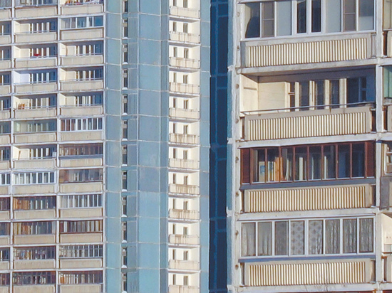 «Если на фасаде достаточное количество балконов уже остеклено, можно проводить эту операцию без опаски»
