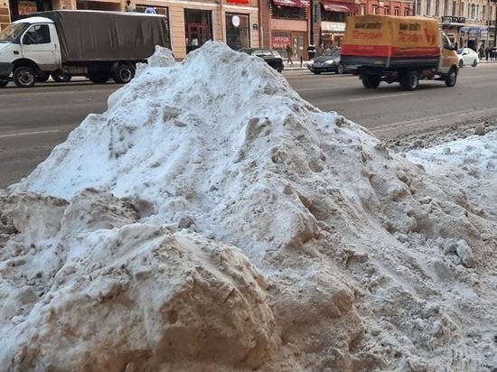 Более двух тысяч петербуржцев подписали петицию с требованием убрать снег